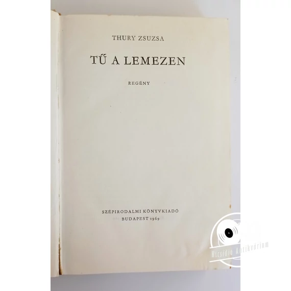 Thury Zsuzsa - Tű ​a lemezen