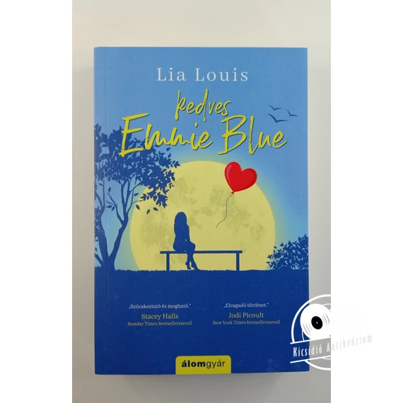 Lia Louis - Kedves ​Emmie Blue